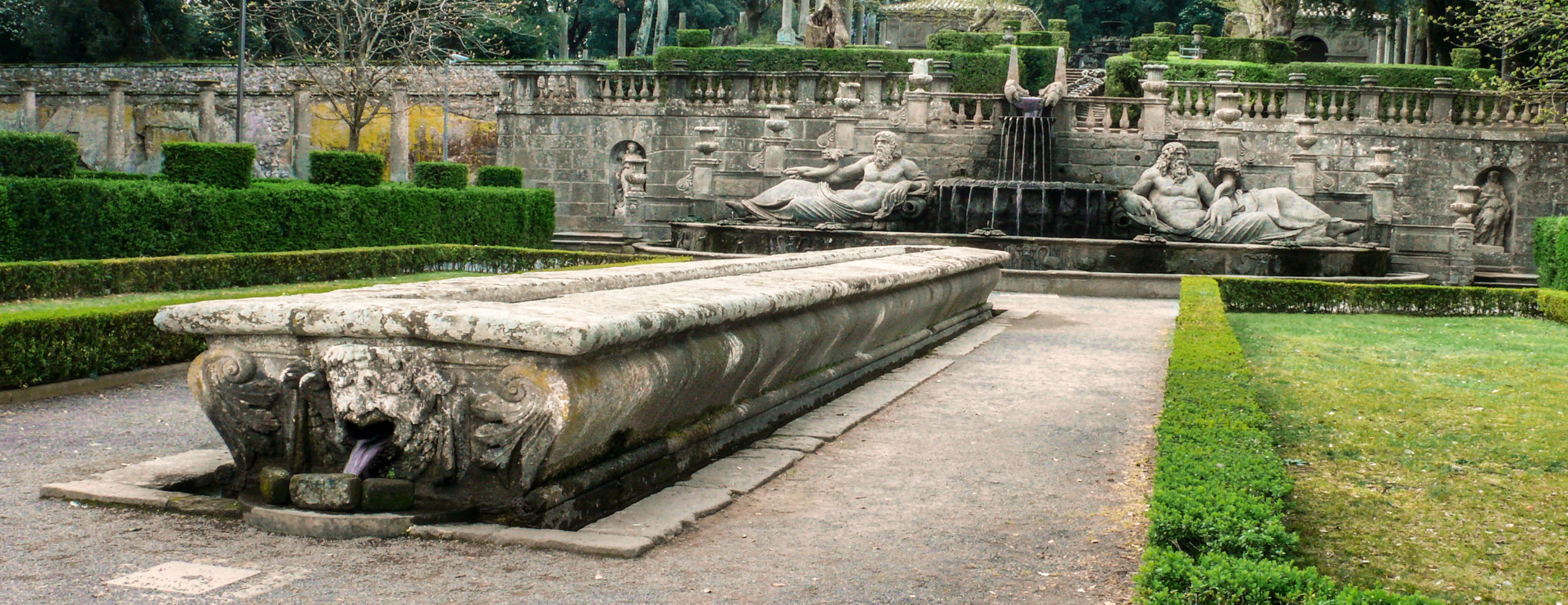 Villa Lante a Bagnaia - Tavola del Cardinale e Fontana dei Fiumi