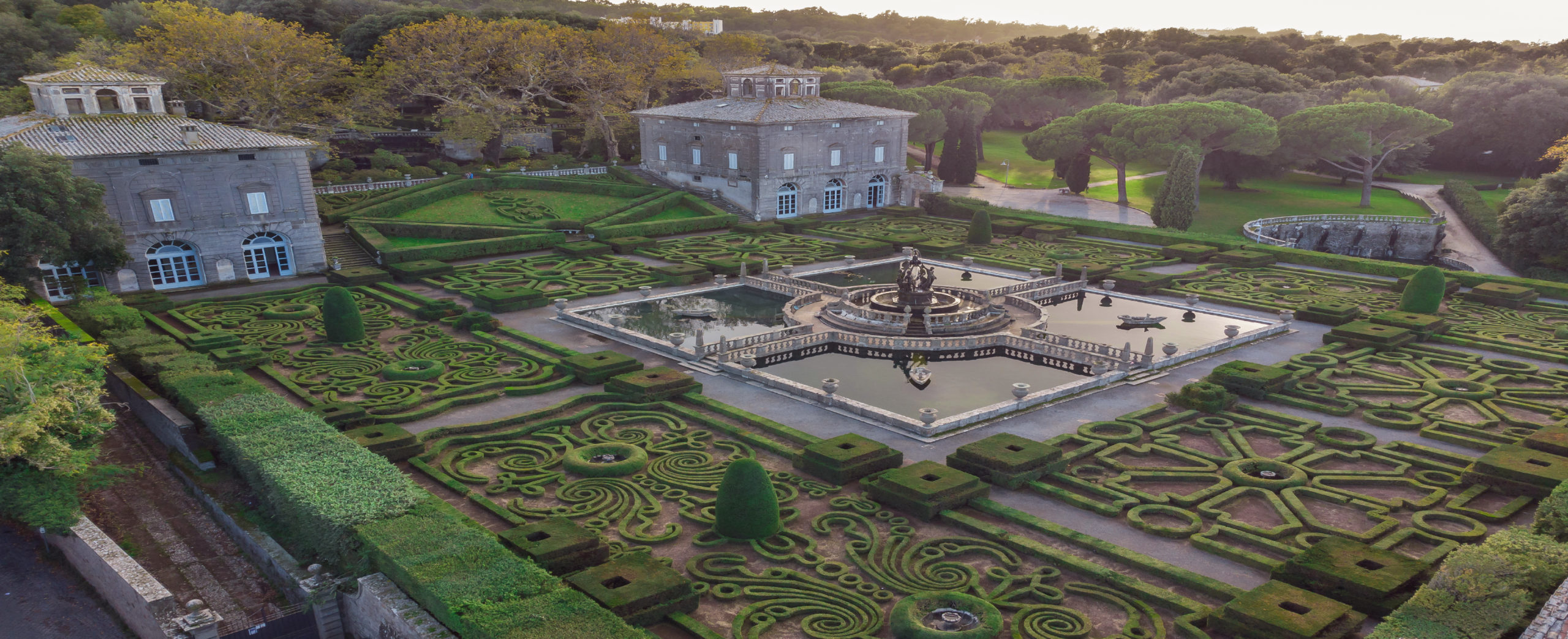 Bagnaia - VT - Veduta aerea del giardino formale di Villa Lante e fontana dei Mori (ph. M. Mascellini)