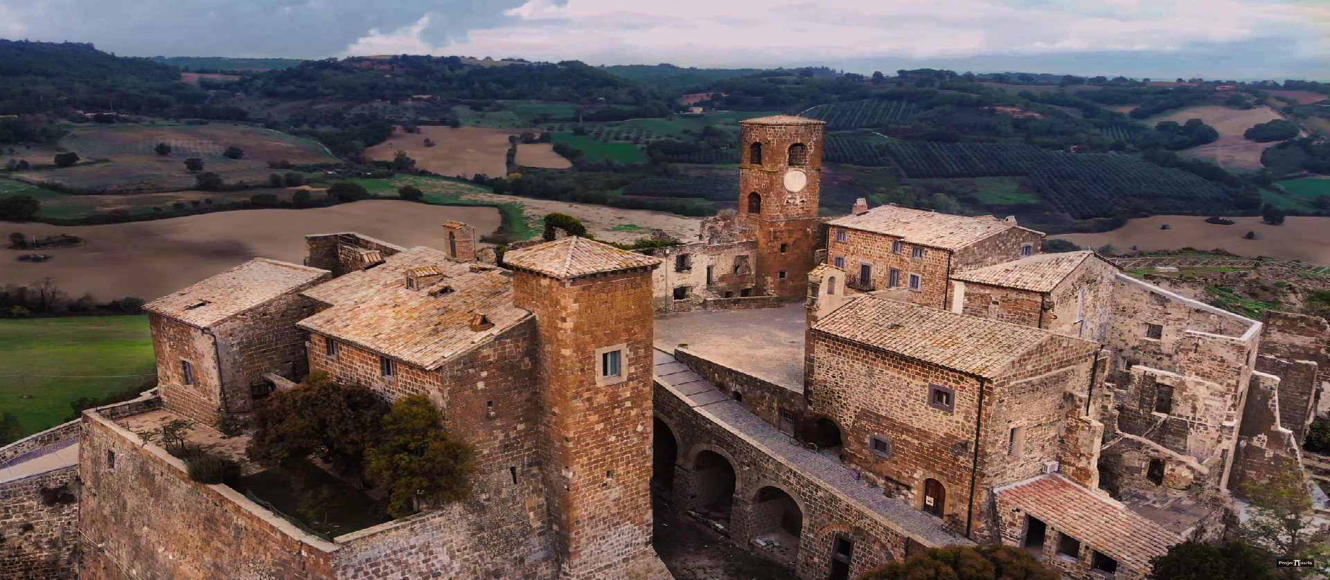 Celleno vecchia - VT - veduta aerea del borgo fantasma