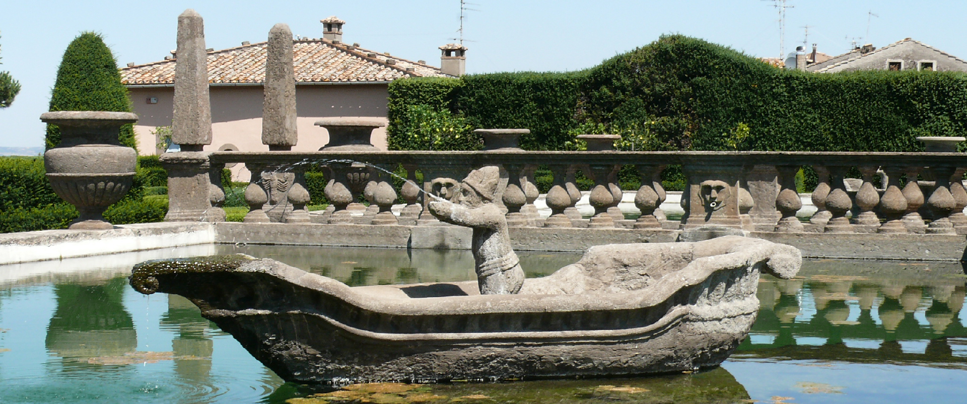 Villa Lante - VT - Un archibugiere nella Fontana dei Mori