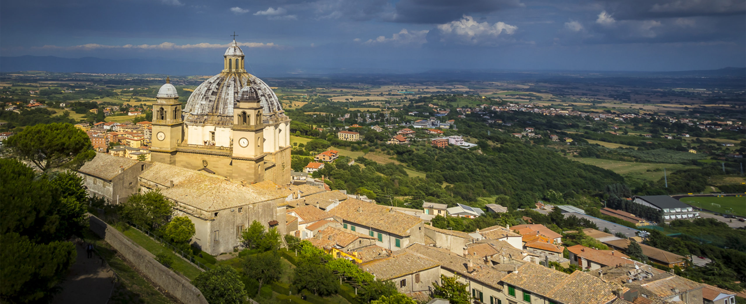 Montefiascone - VT - La chiesa di Santa Margherita e la piana di Viterbo sullo sfondo