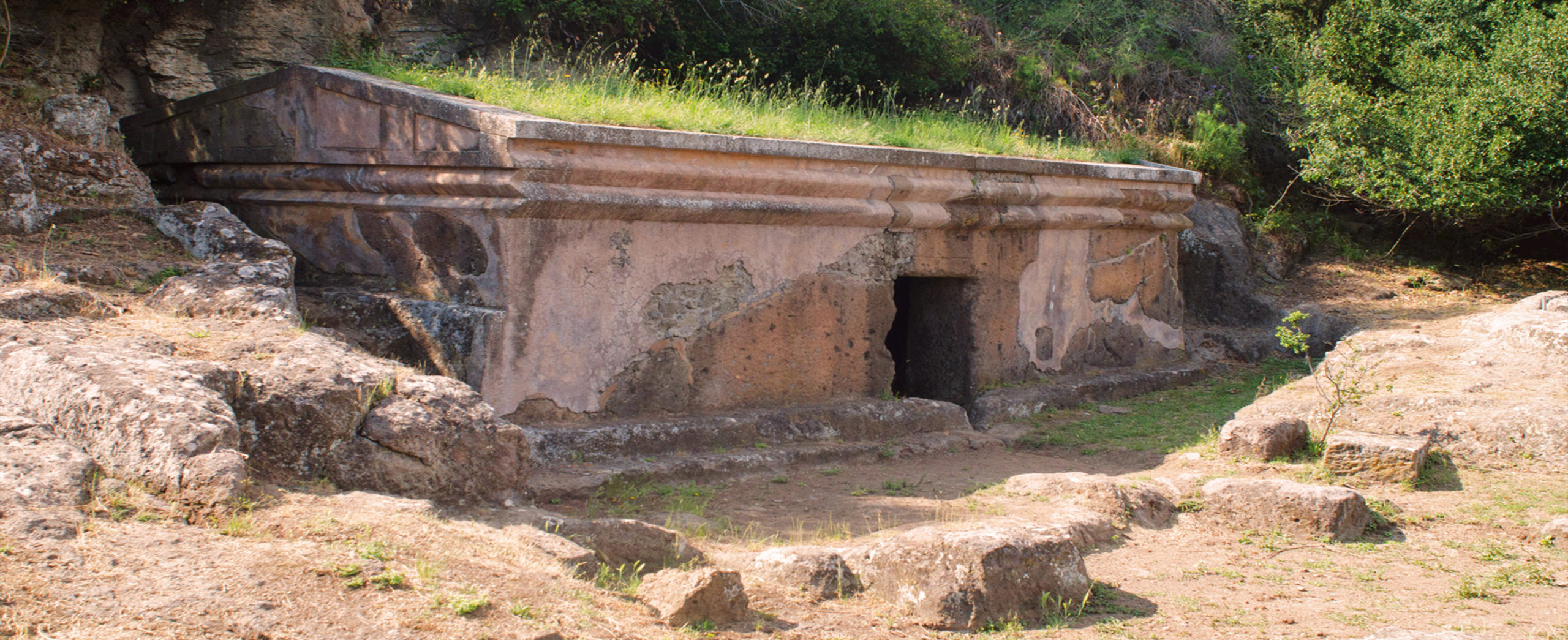 Tuscania - Tomba a dado nella Necropoli della Peschiera
