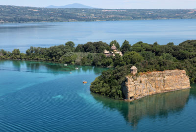 Lago di Bolsena -VT - veduta aerea dell'Isola Bisentina