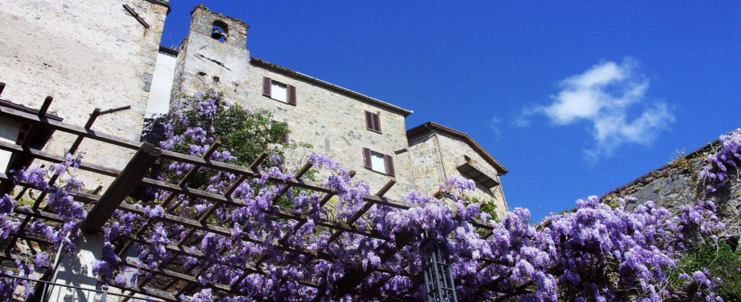 Bolsena - VT - scorcio lungo la via che porta alla rocca Monaldeschi