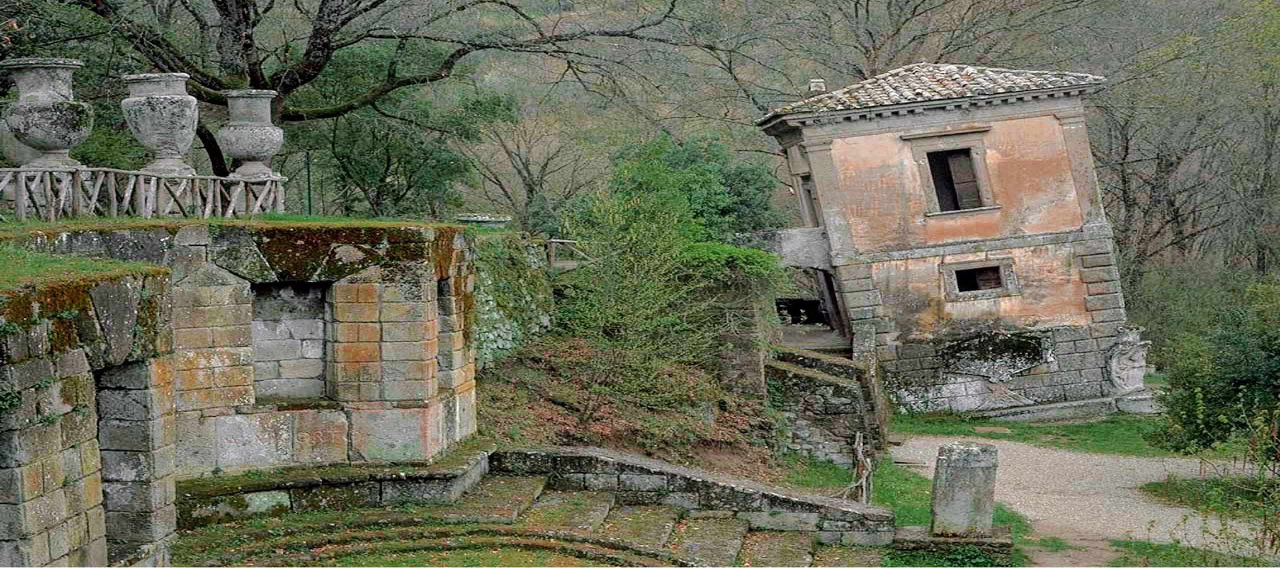 Bomarzo - Parco dei Mostri - La casina pendente