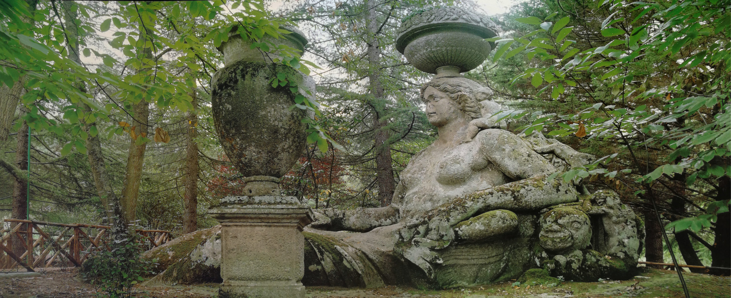 Bomarzo - Parco dei Mostri - Fanciulla con vaso di odori in testa