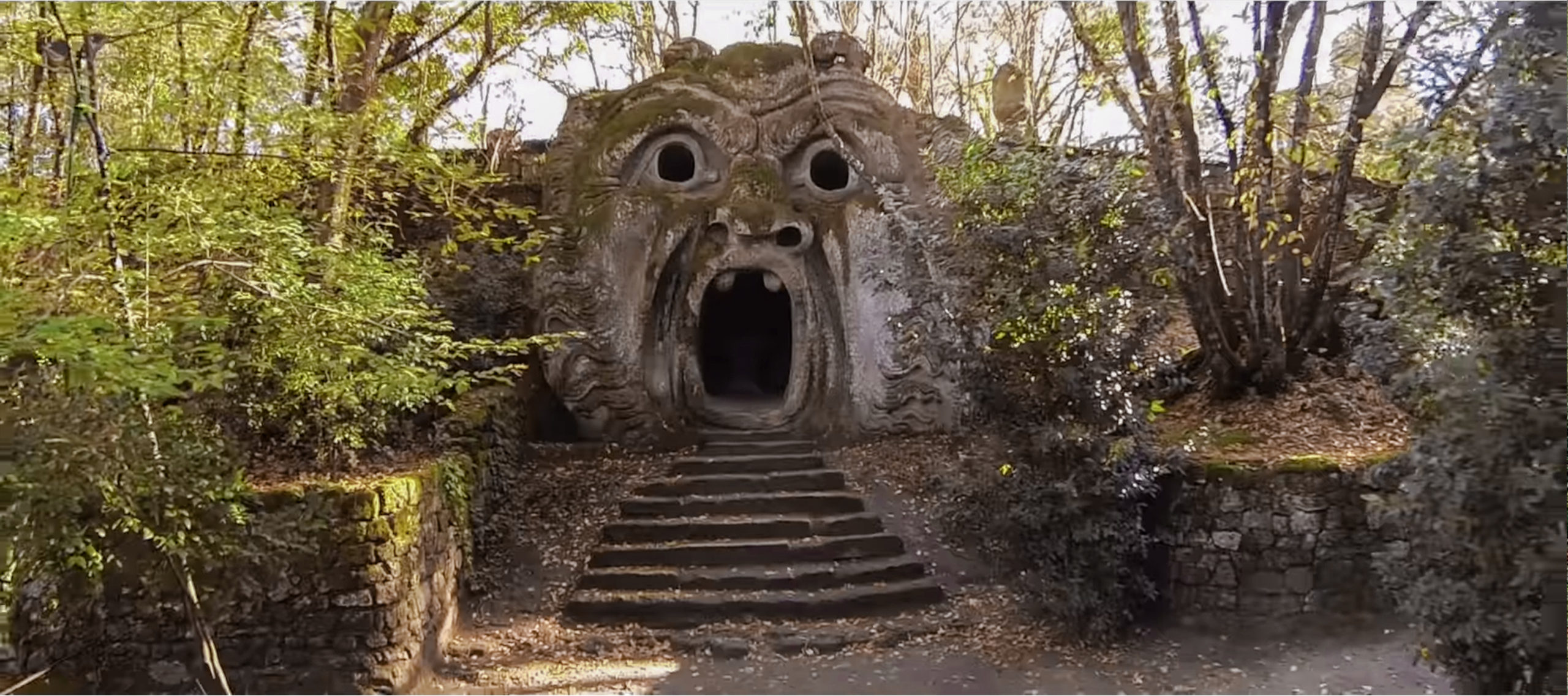 Bomarzo - Parco dei Mostri - La Bocca Tartarea chiamato erroneamente 