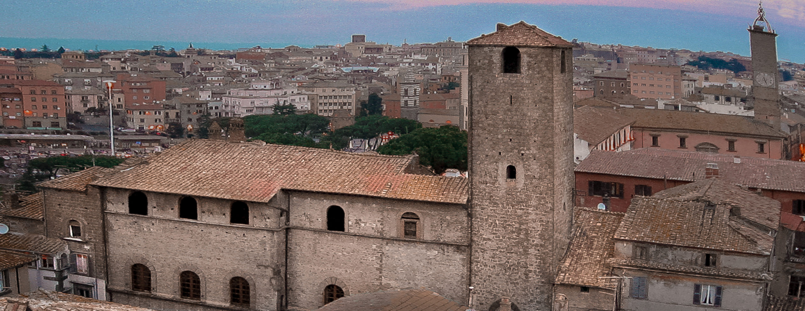 Viterbo - Veduta di Palazzo Chigi dalla torre del Borgognone