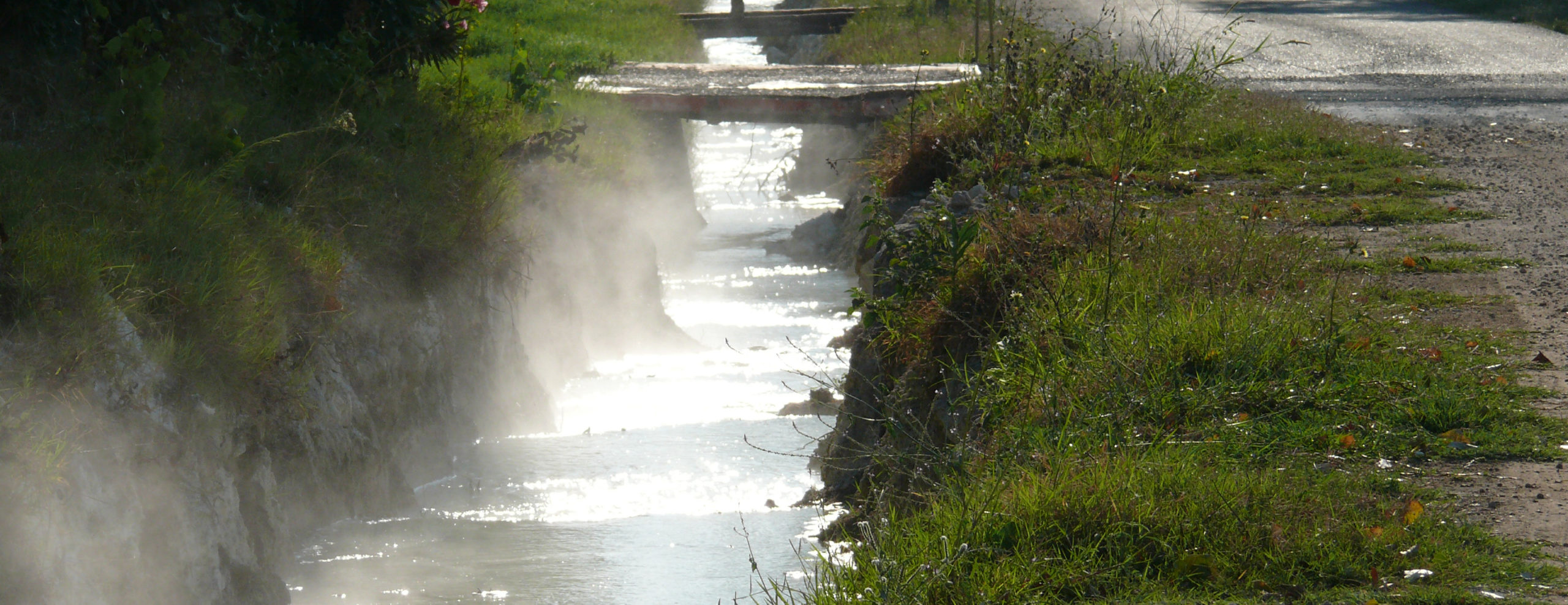 Viterbo - uno dei canali di scolo provenienti dalle pozze di acqua termale