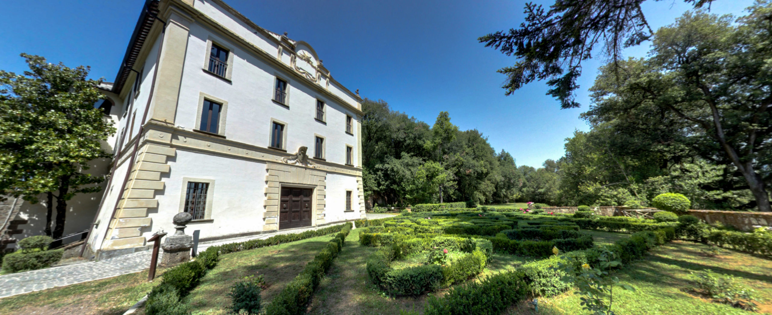 Sutri VT Veduta di Villa Savorelli e del giardino all'italiana