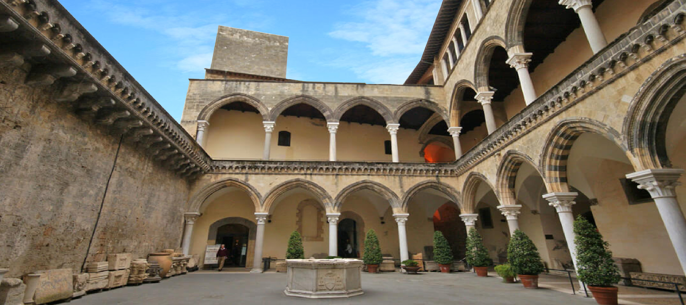 Tarquinia - Cortile di Palazzo Vitelleschi sede del Museo Archeologico Nazionale