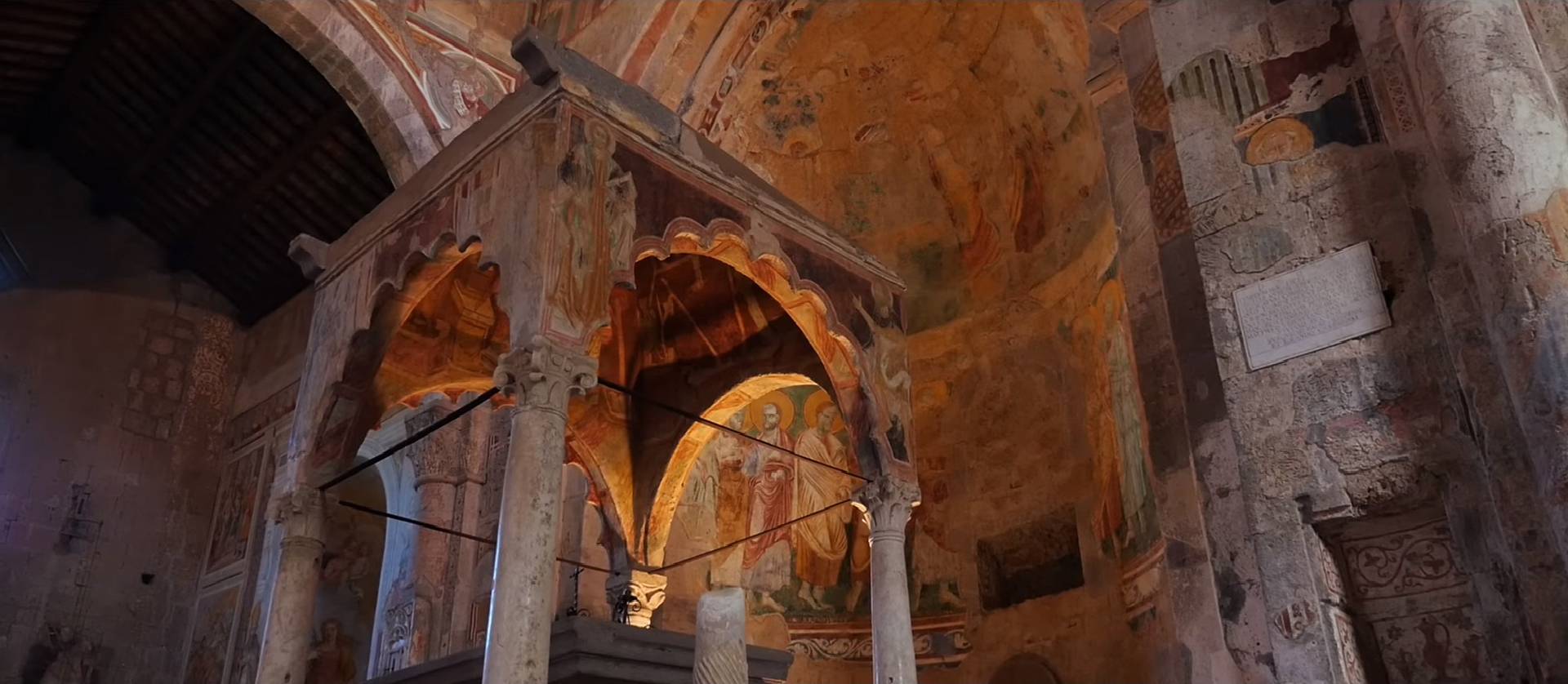 Tuscania - VT - Affreschi di ciborio e abside della Basilica di Santa Maria Maggiore