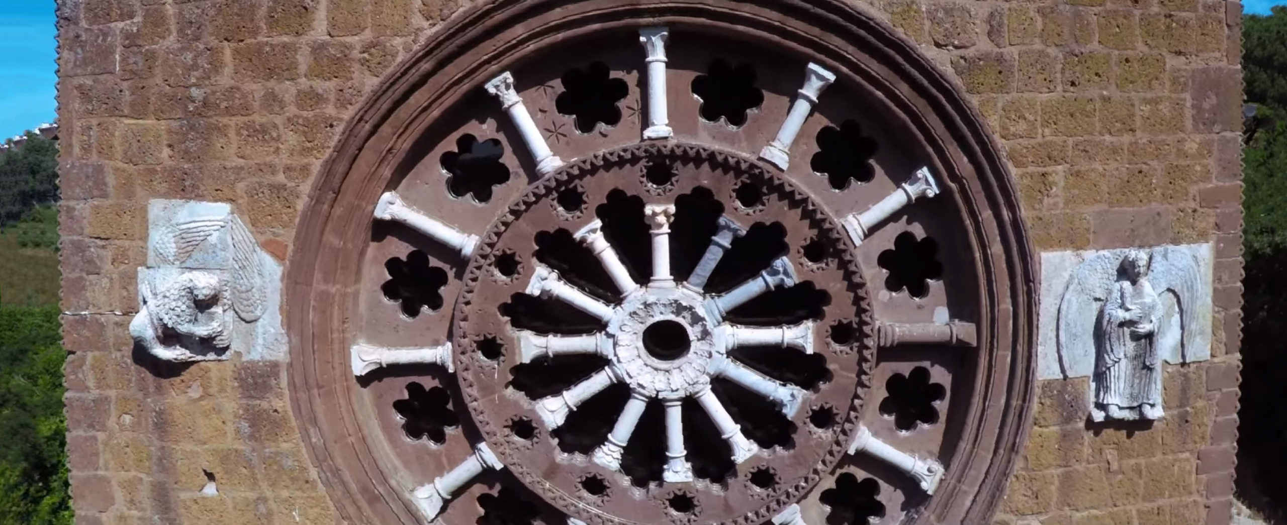 Tuscania - Rosone della facciata della Basilica di Santa Maria Maggiore