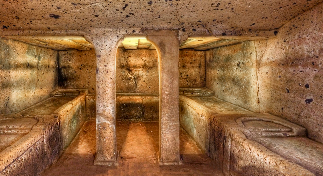 Cerveteri - Interno della Tomba Policroma nella Necropoli della Banditaccia
