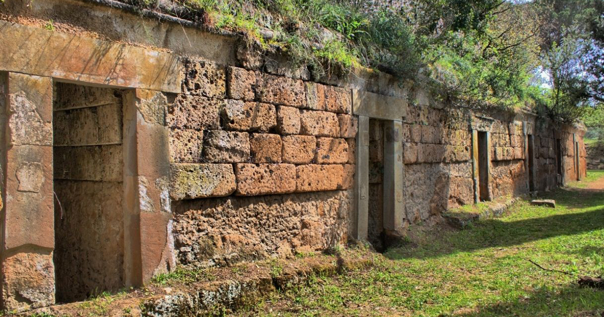 Necropoli della Banditaccia a CErveteri - Tombe a dado dei Monti Ceriti e della Tolfa