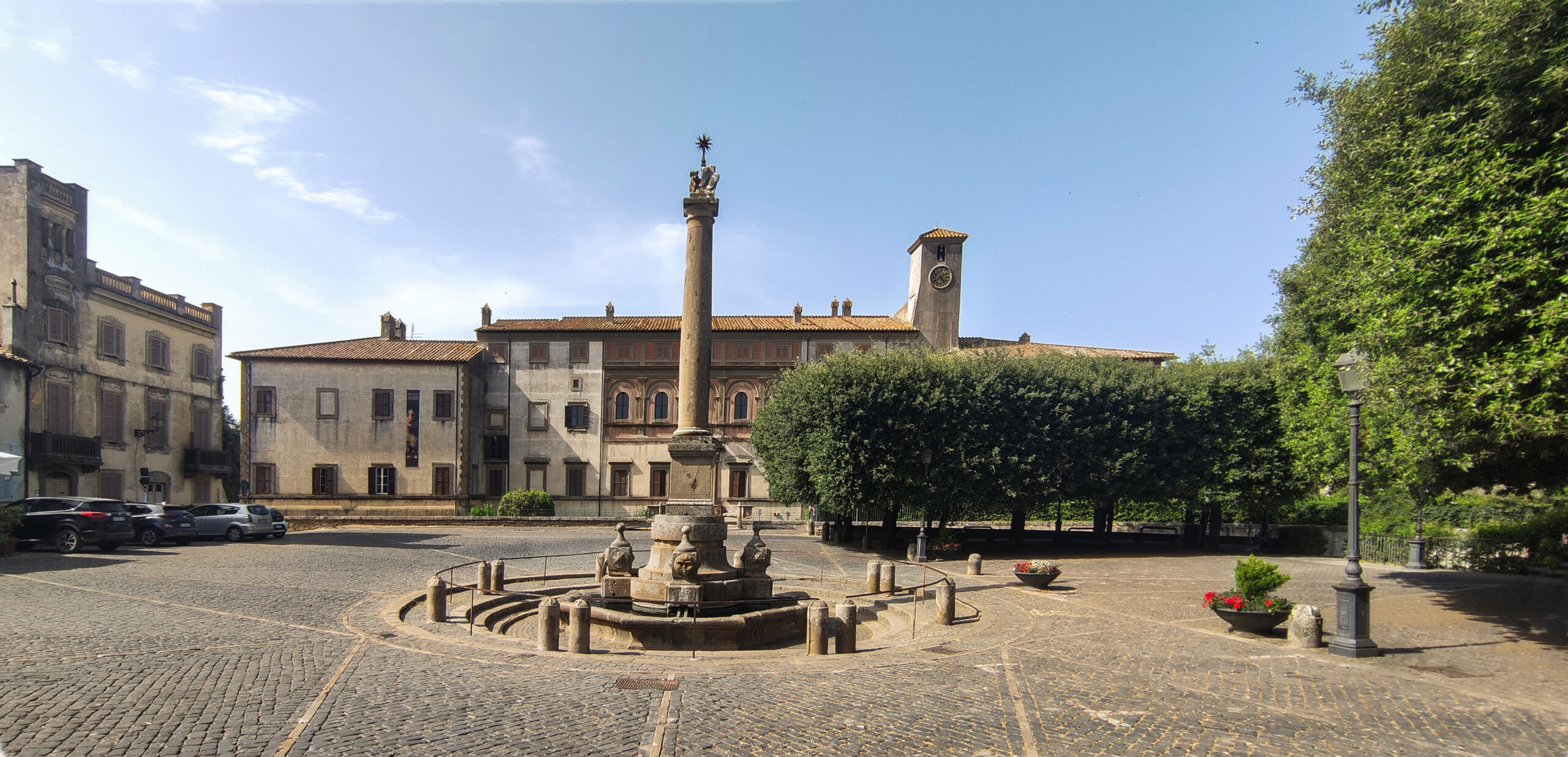 Veduta di Palazzo Altieri e della Fontana delle Picche